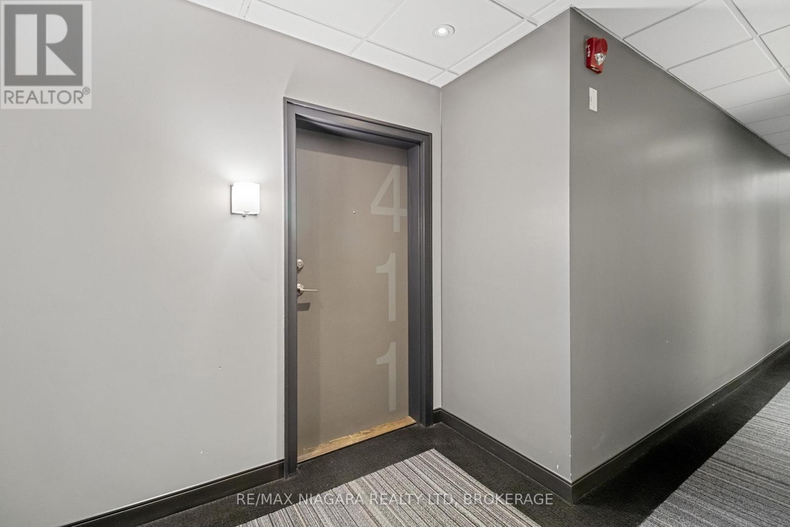 411 - 520 North Service Road Property Photo 2
