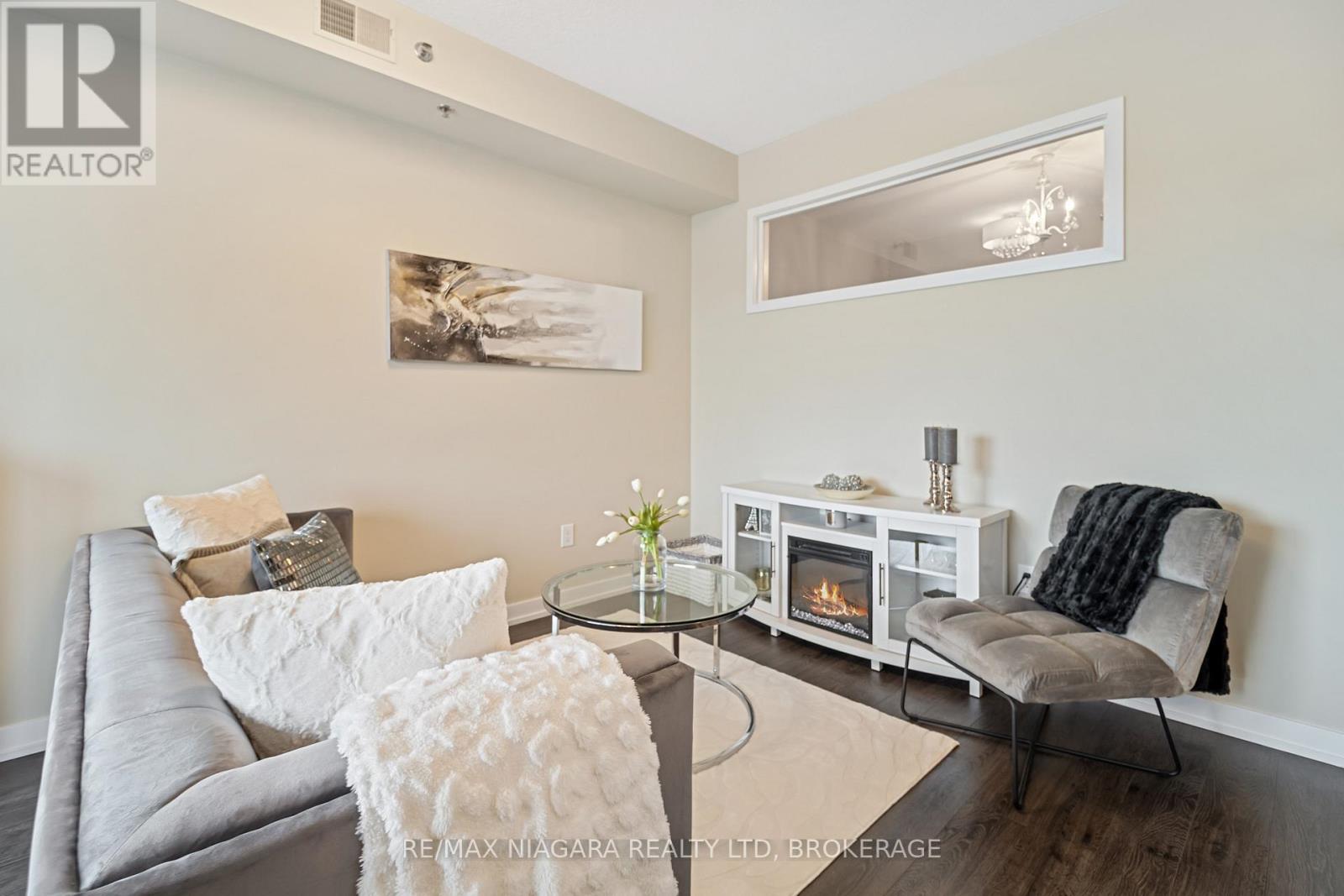 411 - 520 North Service Road Property Photo 15