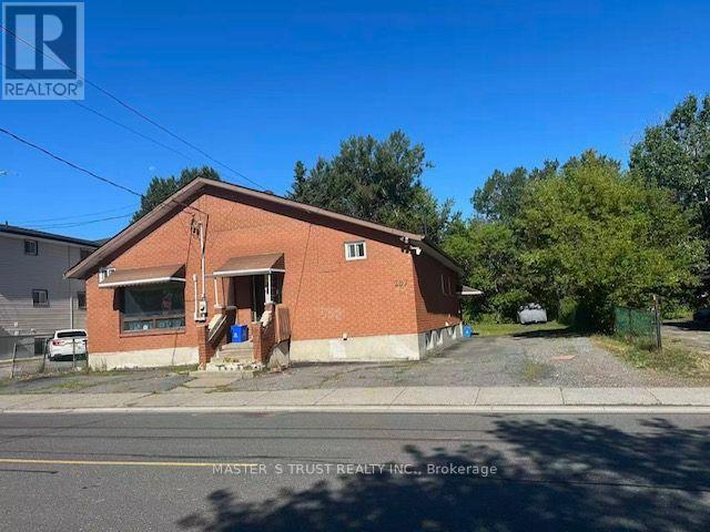 257 LESLIE STREET Property Photo 1
