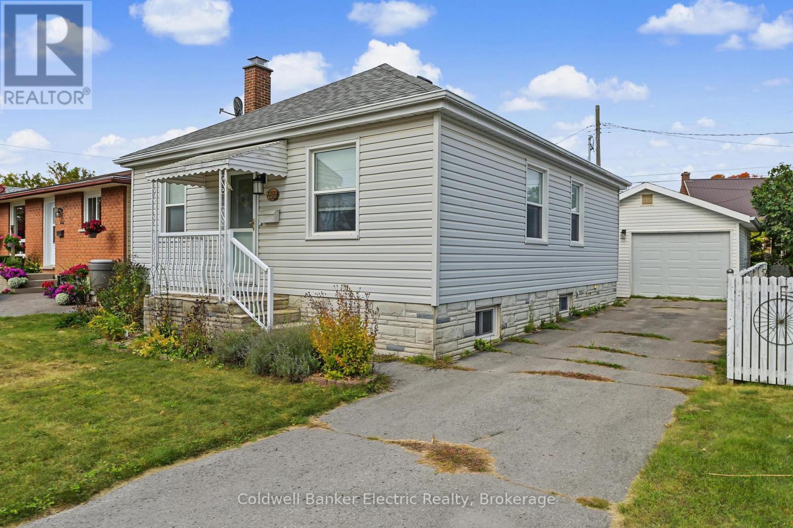 440 Howden Street Property Photo 2