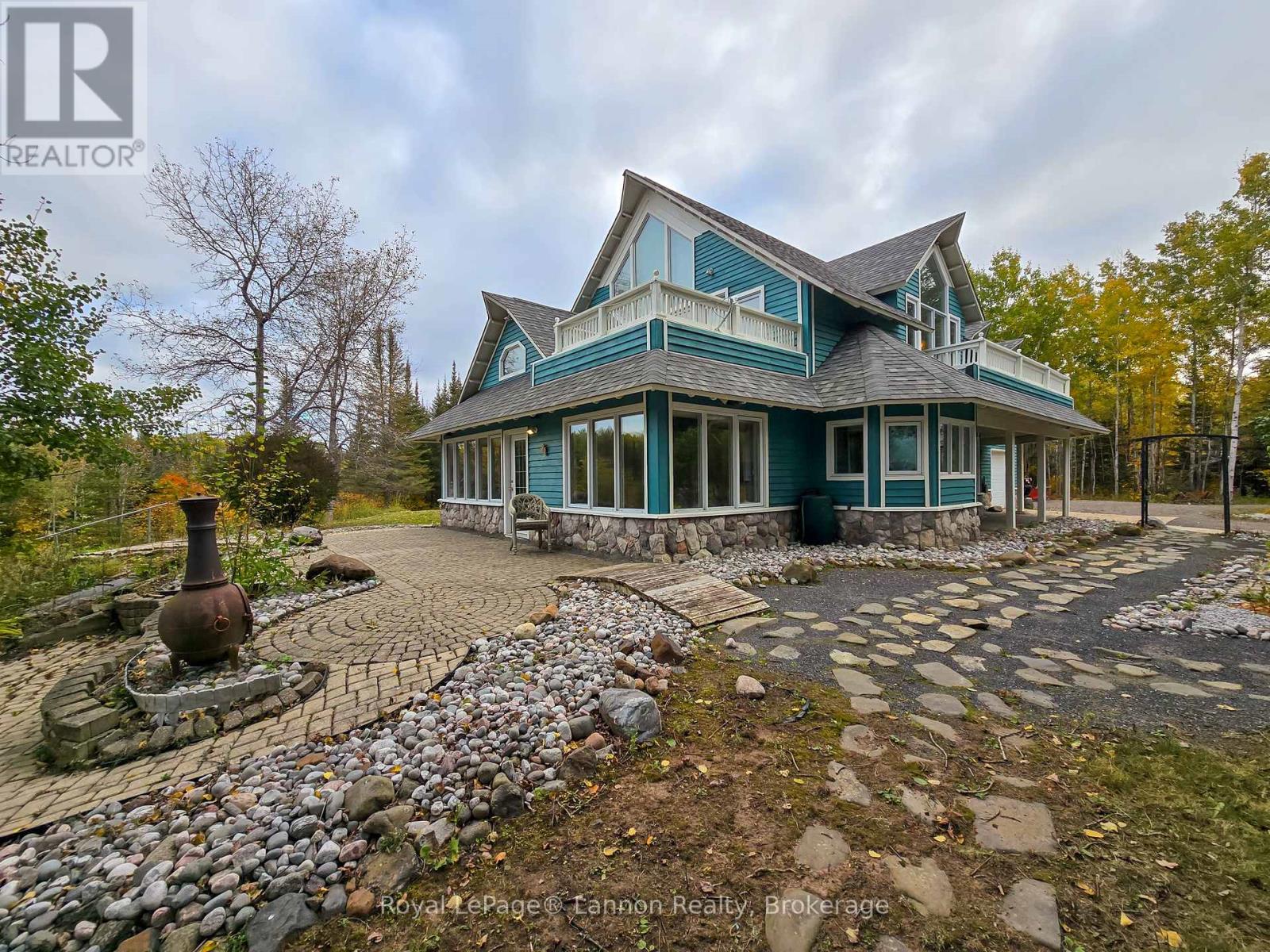 2165 Gregor Road Property Photo 2