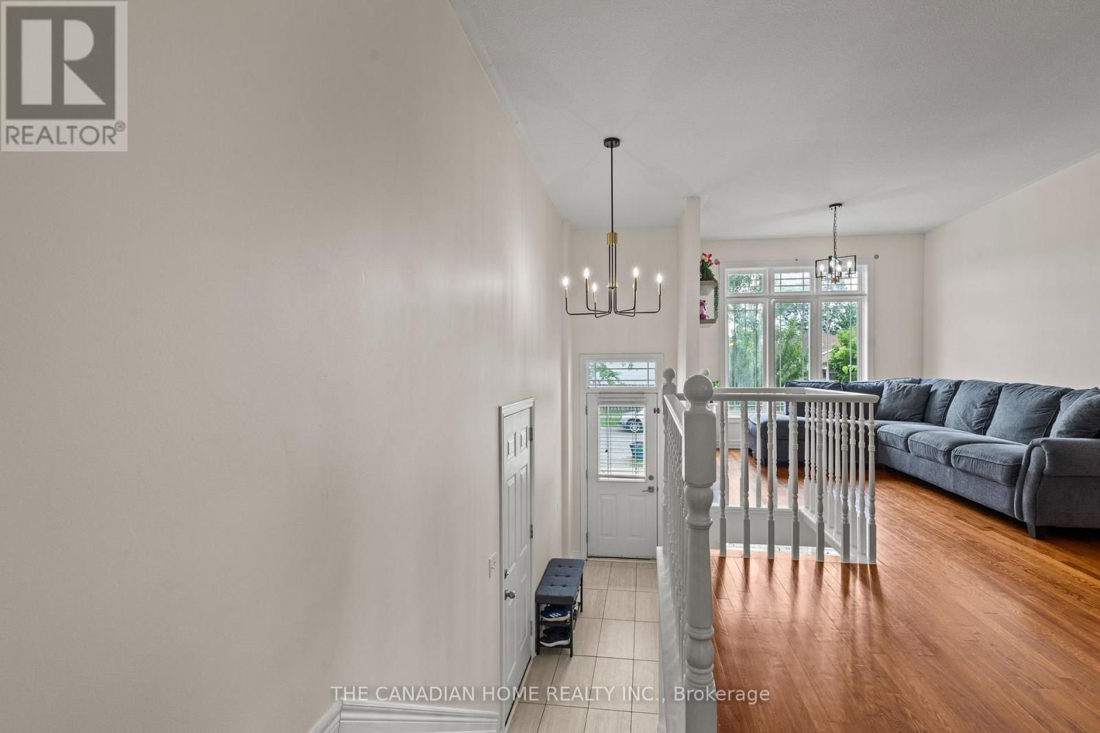 192 Oakcrest Avenue E Property Photo 6
