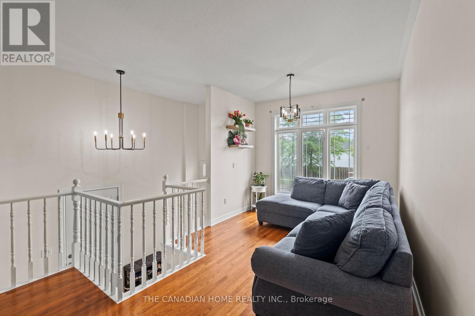 192 Oakcrest Avenue E Property Photo 8