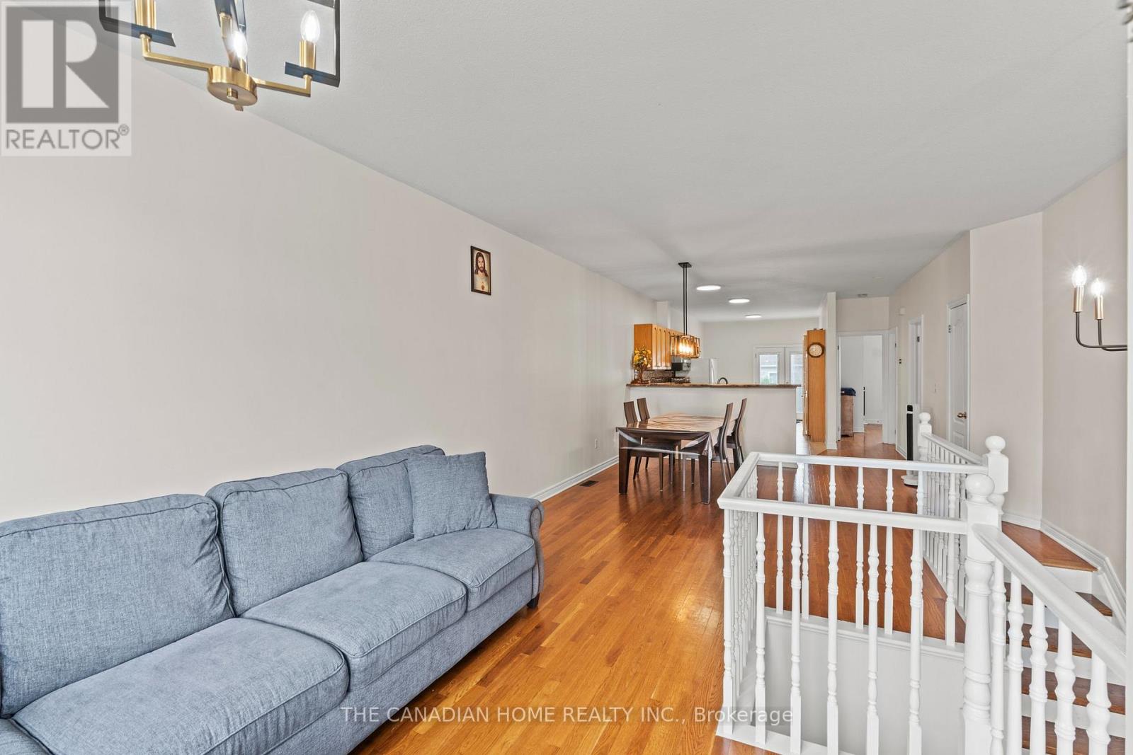 192 Oakcrest Avenue E Property Photo 9