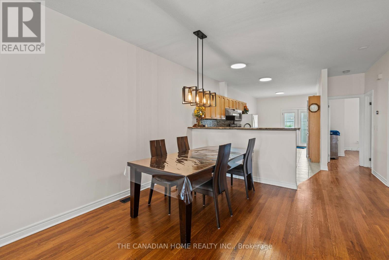 192 Oakcrest Avenue E Property Photo 10