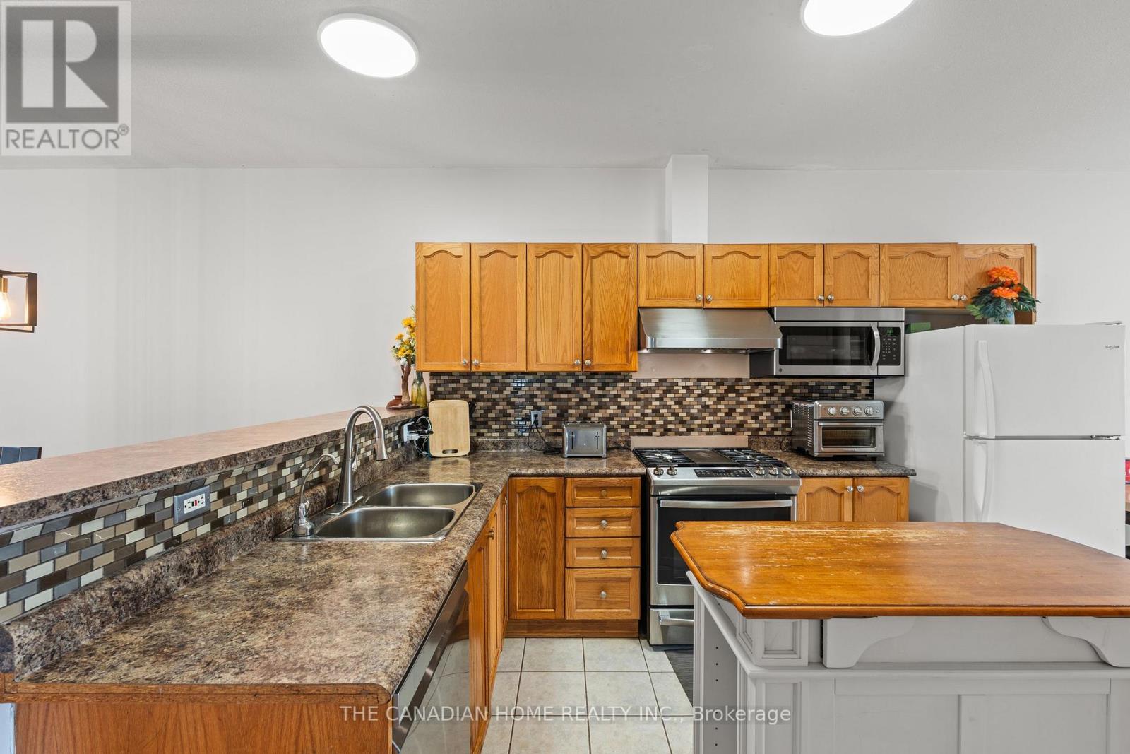 192 Oakcrest Avenue E Property Photo 11