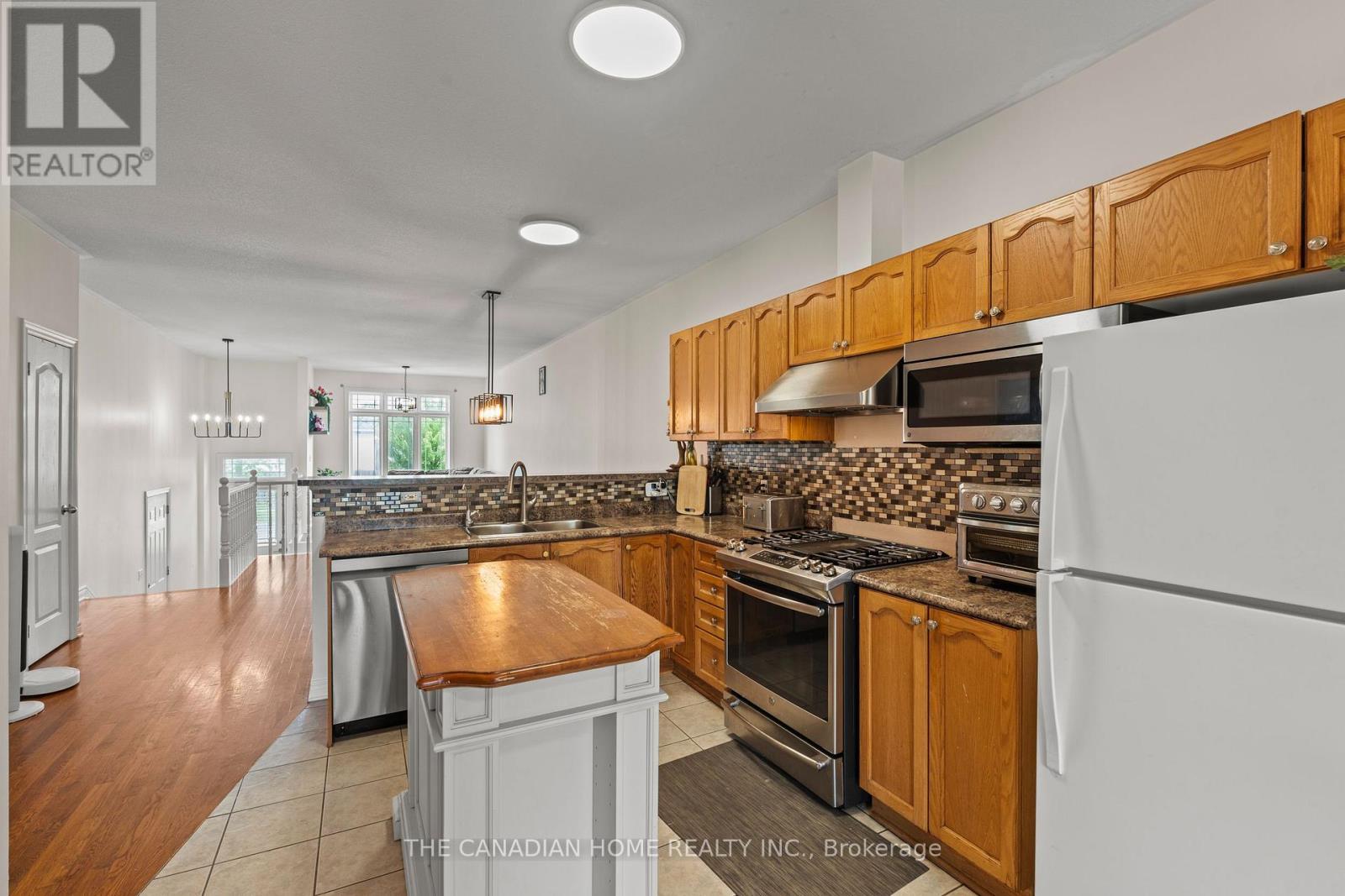 192 Oakcrest Avenue E Property Photo 12