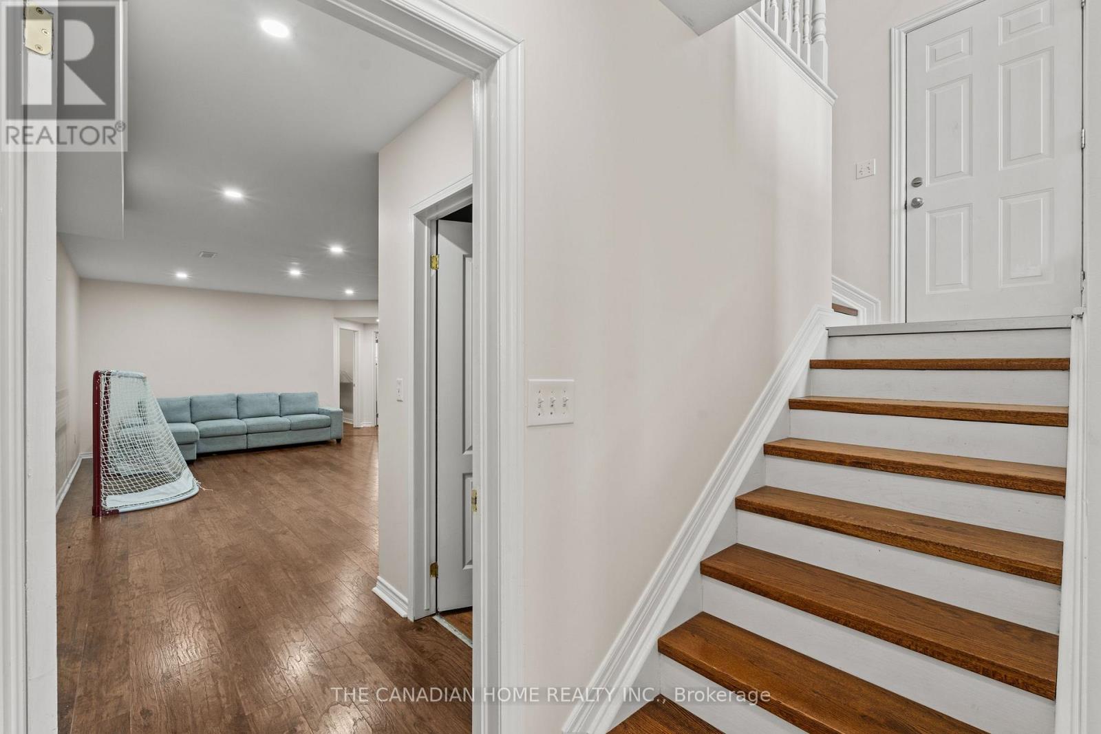 192 Oakcrest Avenue E Property Photo 19