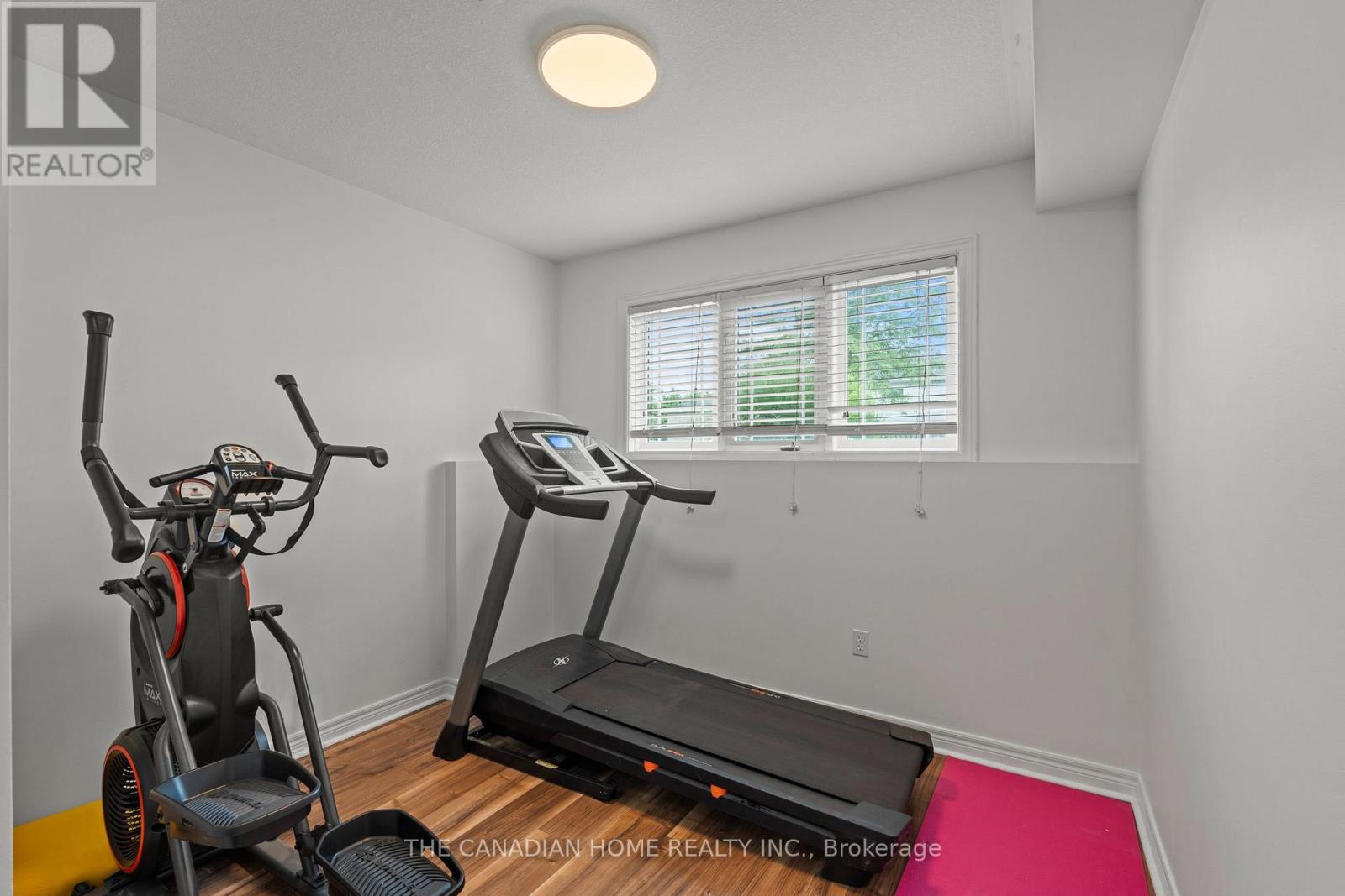 192 Oakcrest Avenue E Property Photo 20
