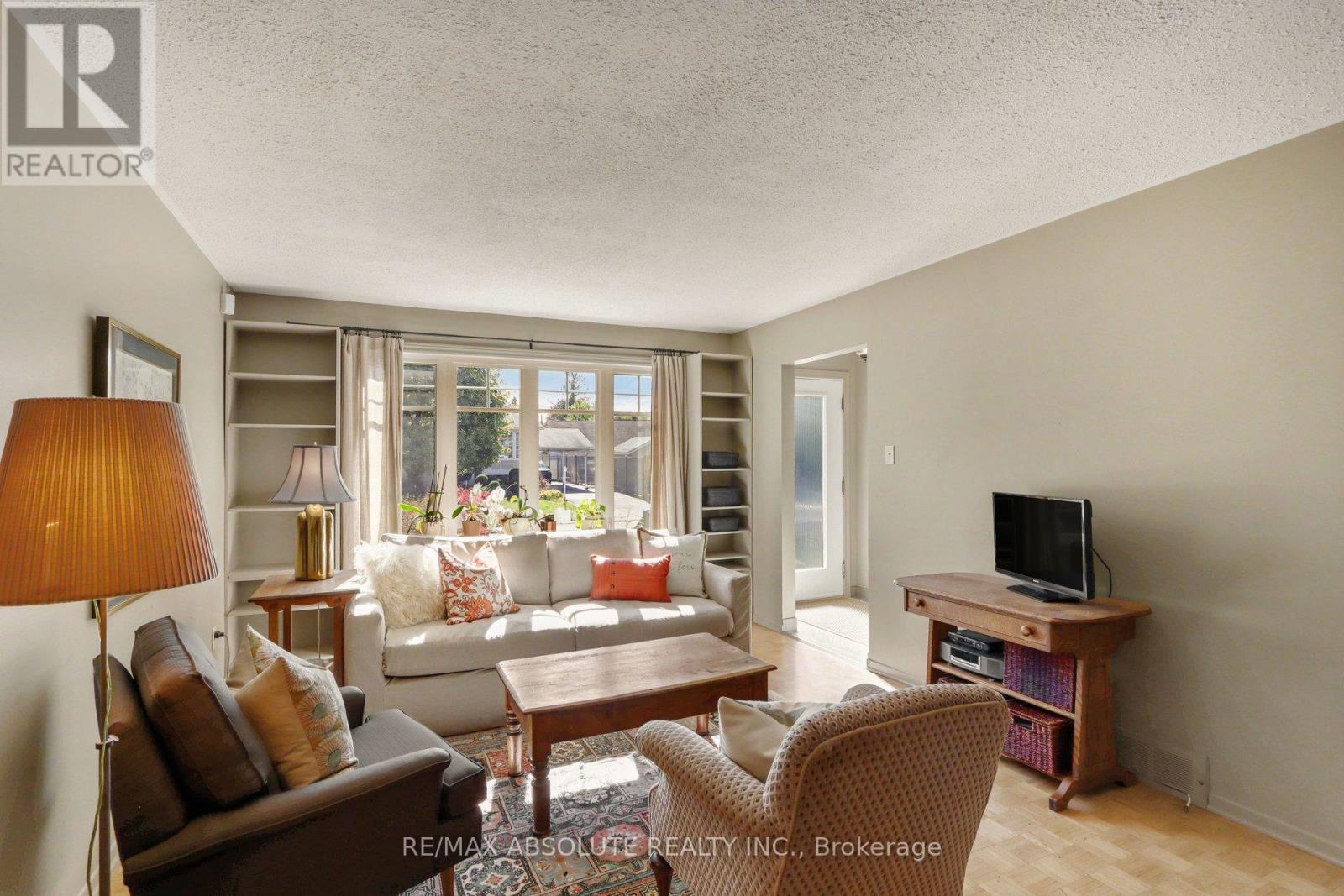 125 Juniper Street E Property Photo 4