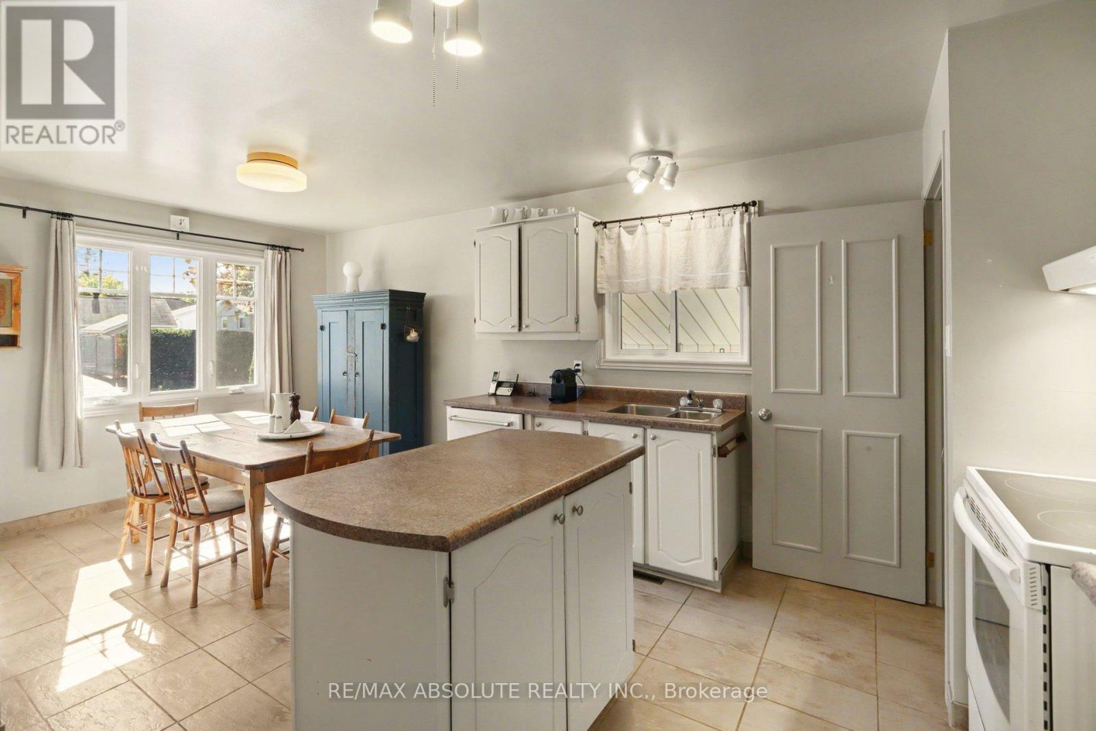125 Juniper Street E Property Photo 9