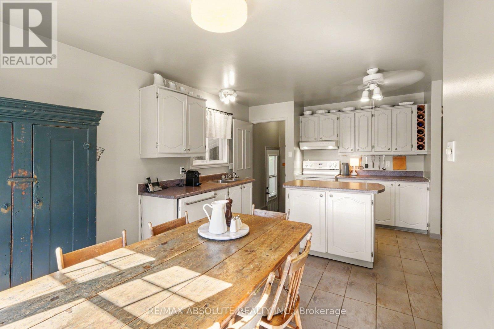 125 Juniper Street E Property Photo 10