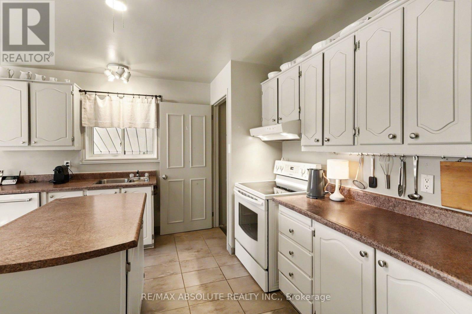 125 Juniper Street E Property Photo 11