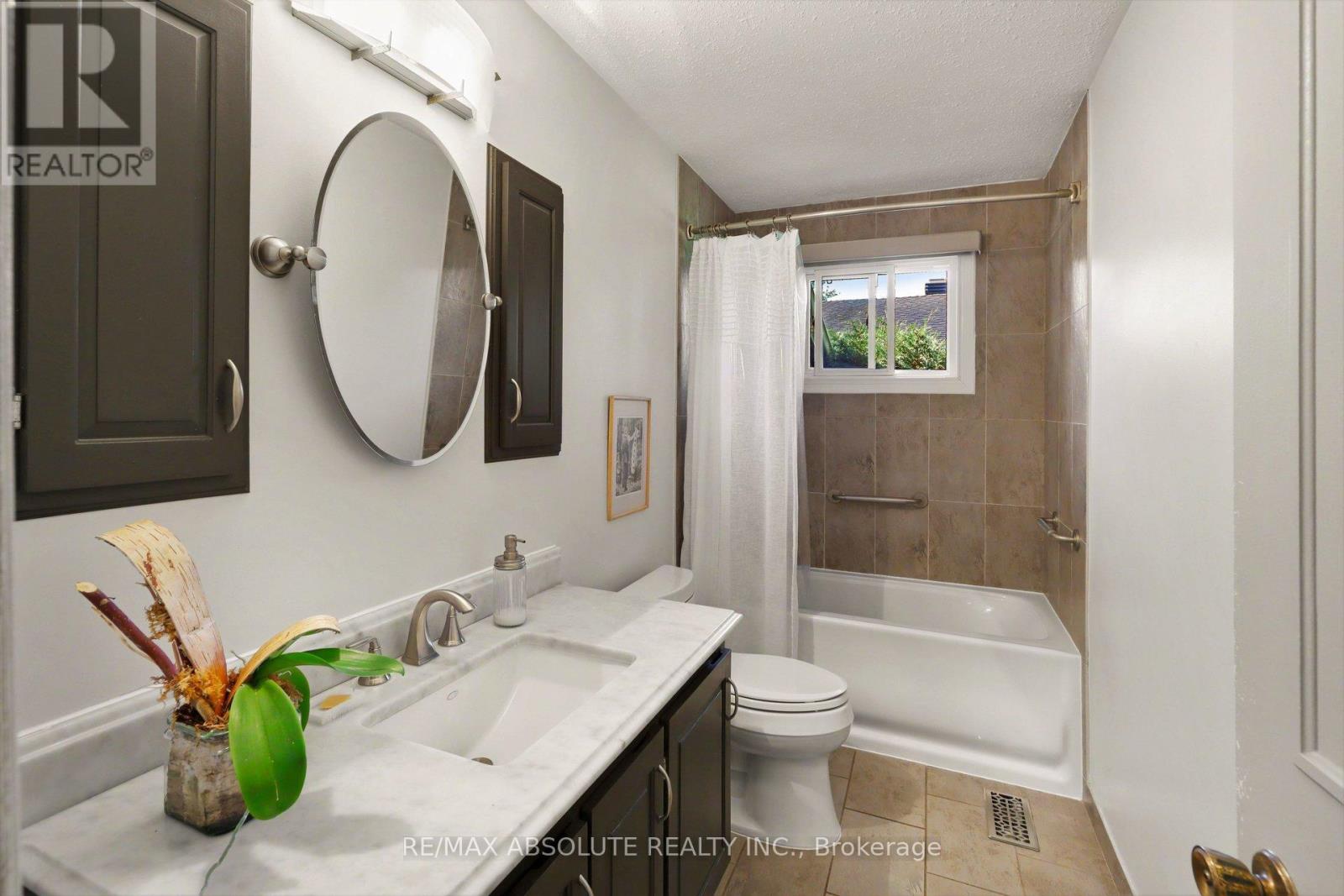 125 Juniper Street E Property Photo 17