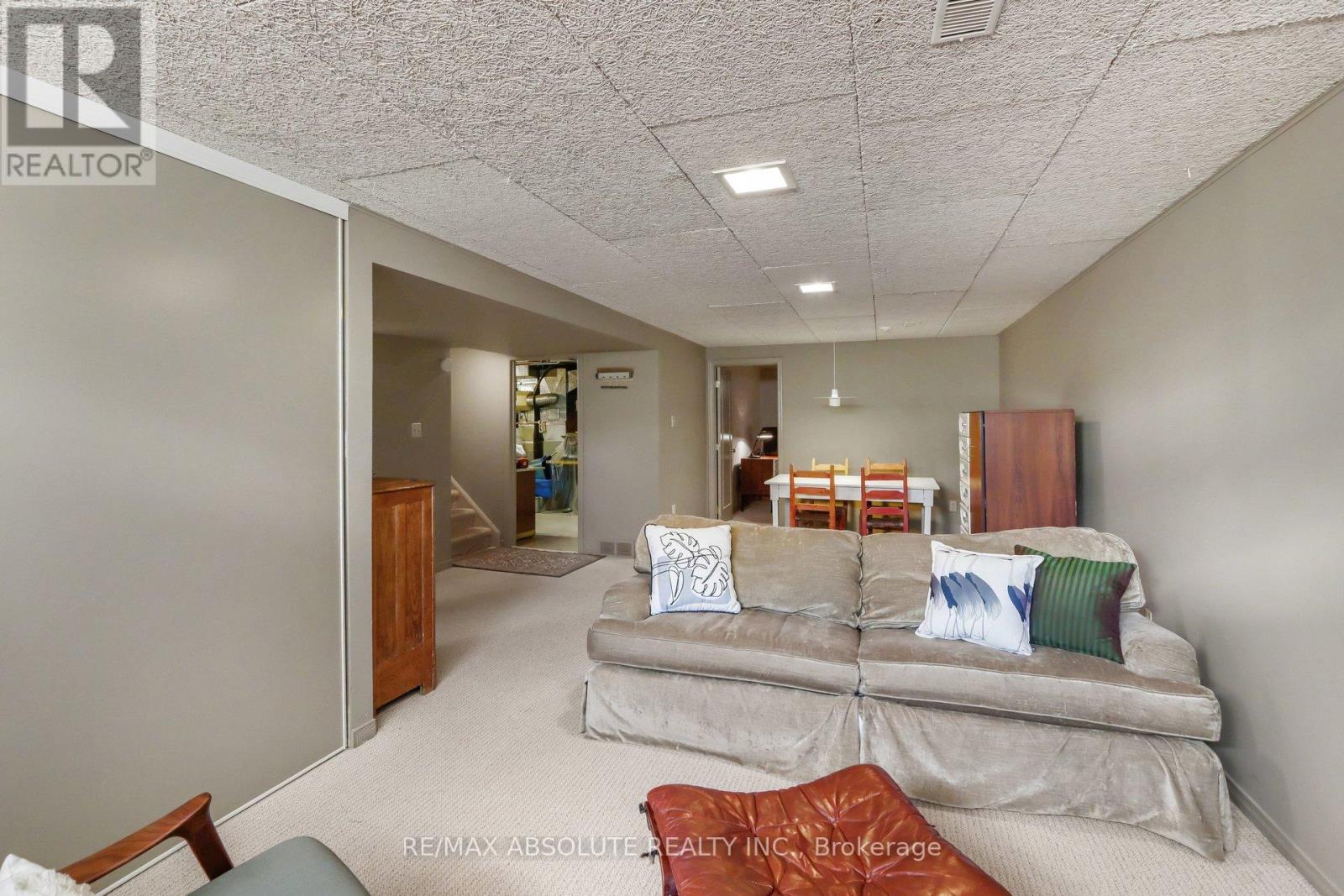 125 Juniper Street E Property Photo 18