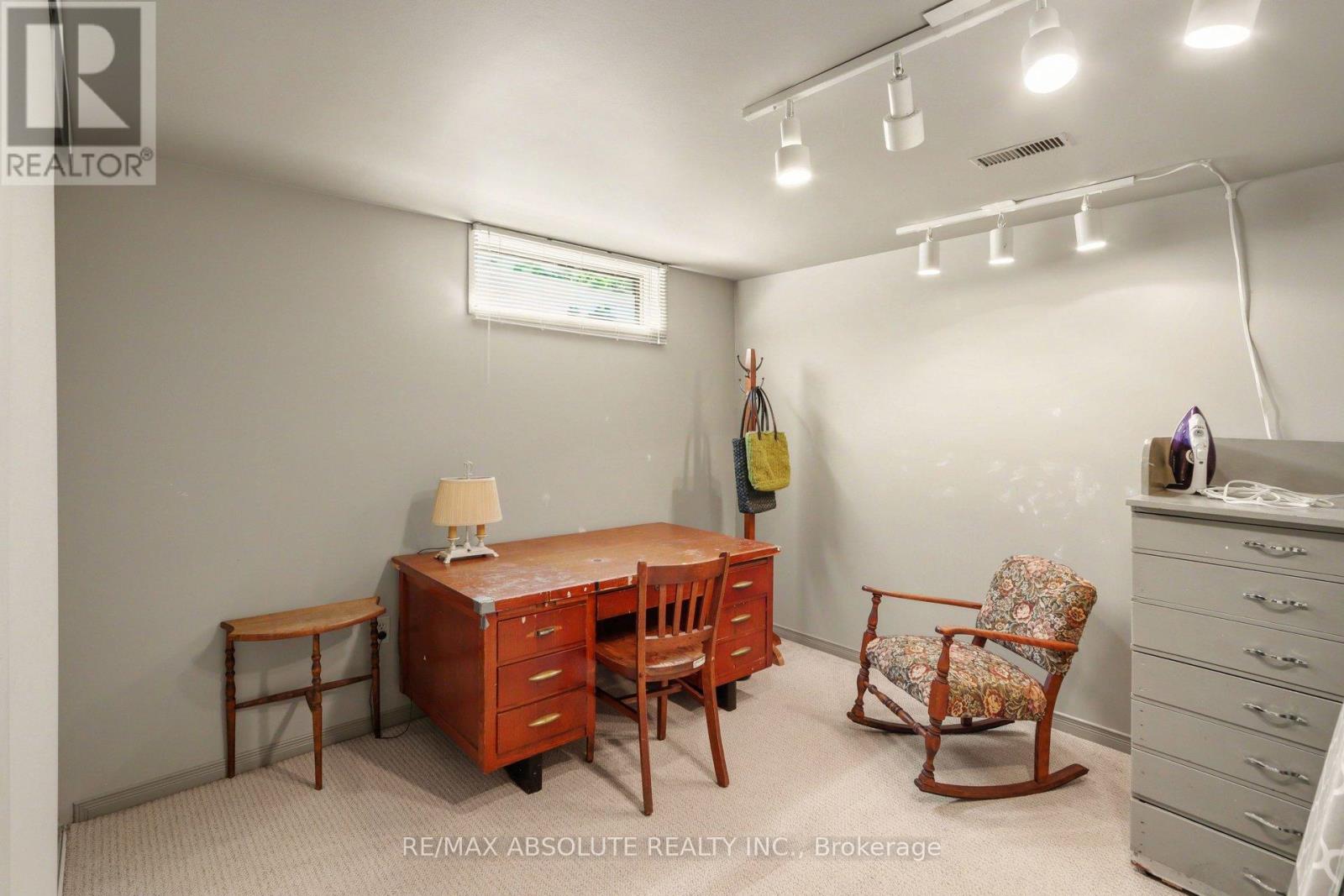 125 Juniper Street E Property Photo 24