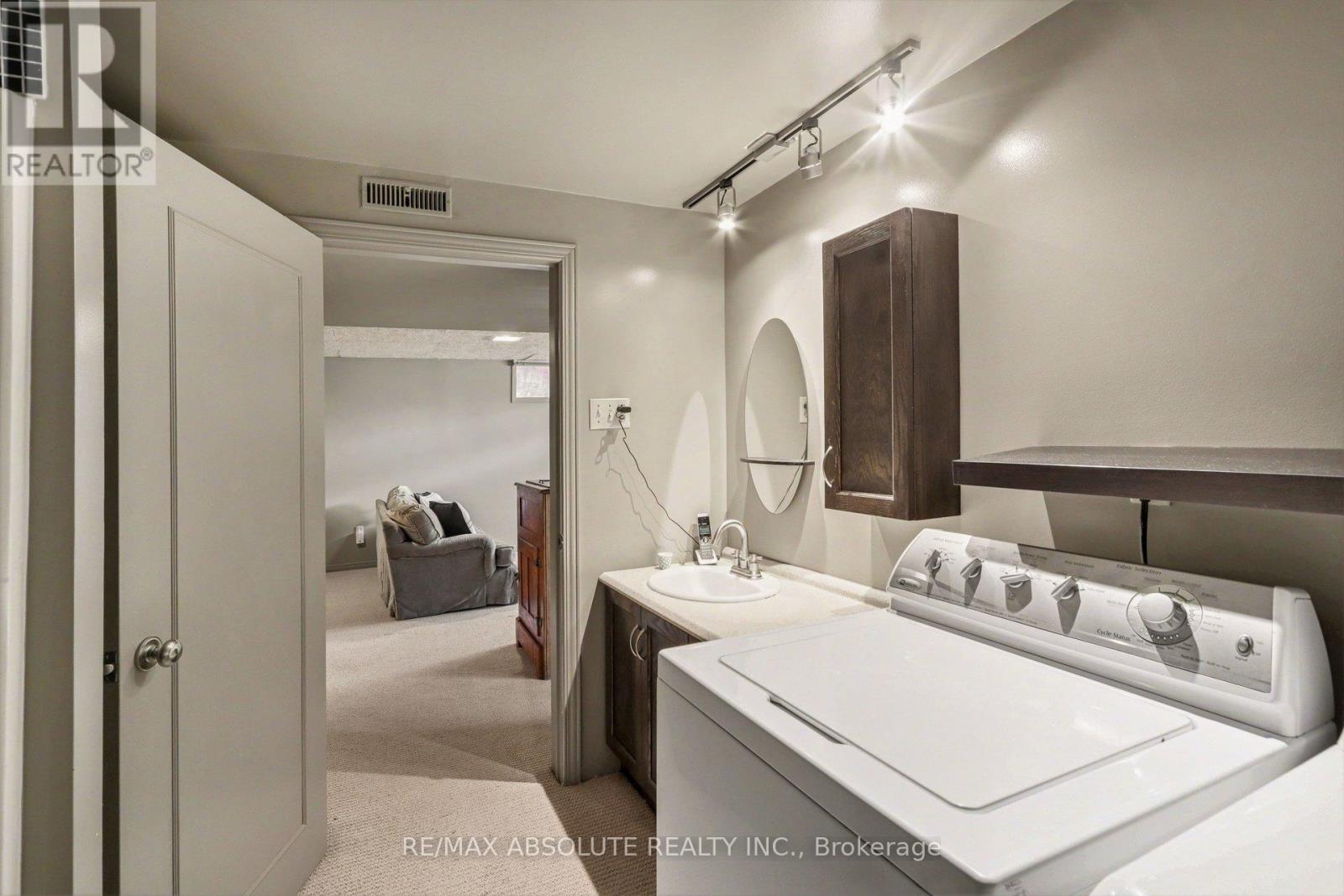 125 Juniper Street E Property Photo 25