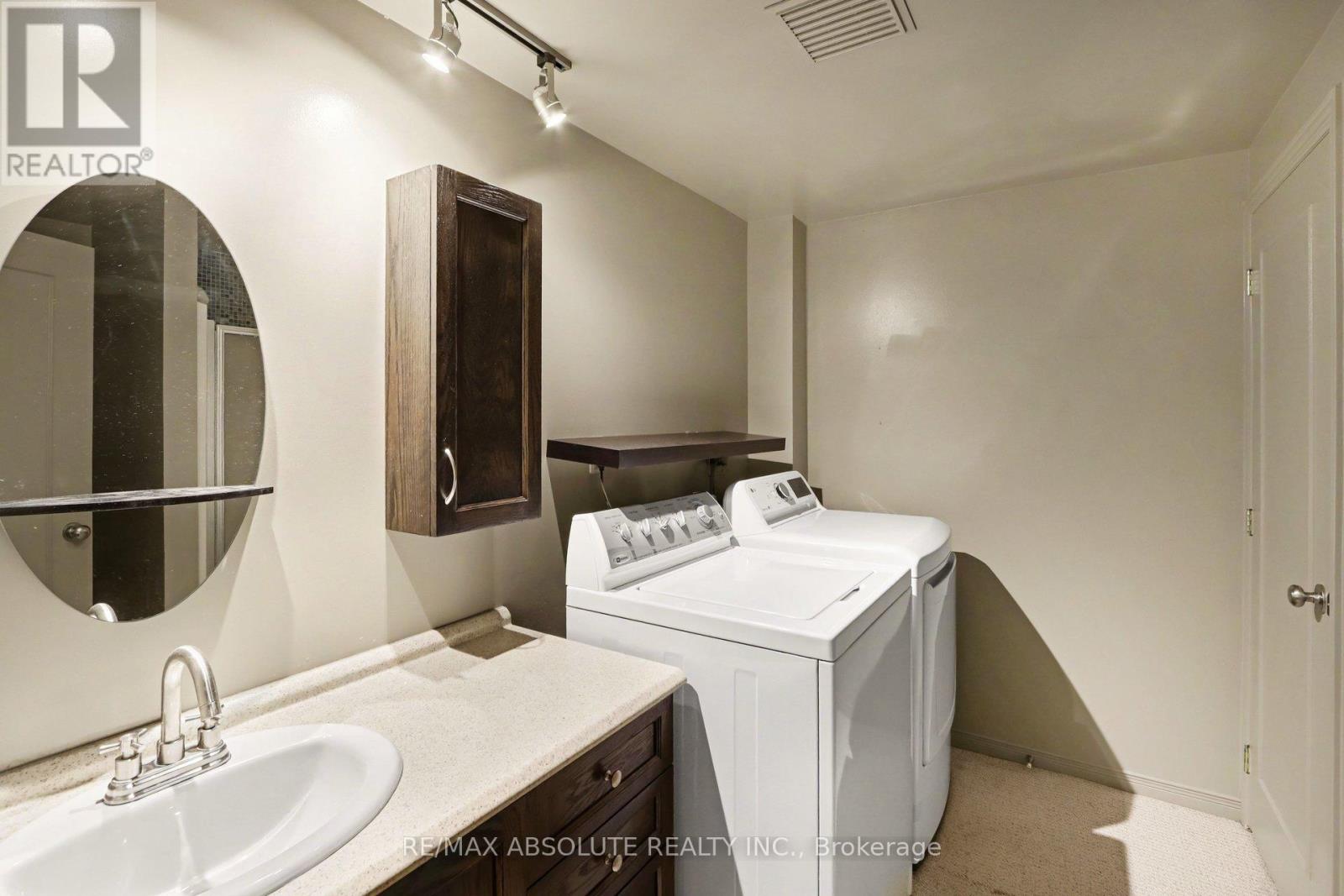 125 Juniper Street E Property Photo 26
