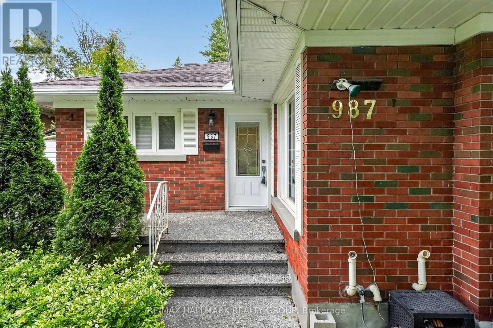 987 Neville Street Property Photo 2