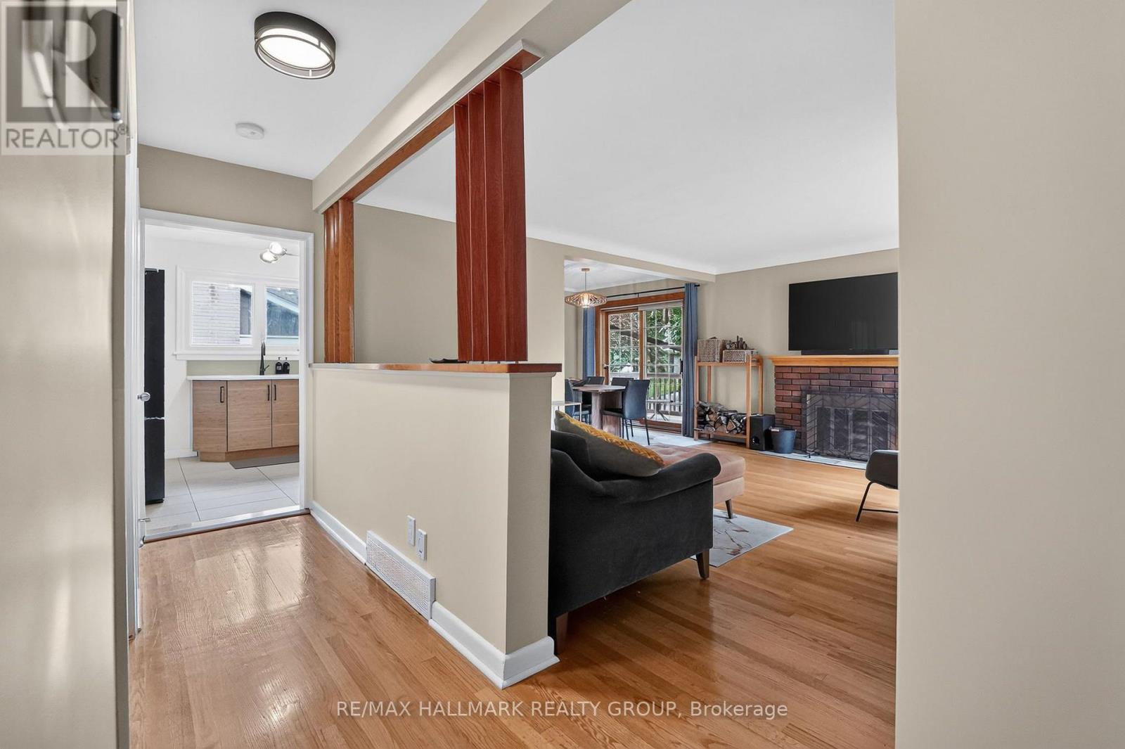 987 Neville Street Property Photo 6