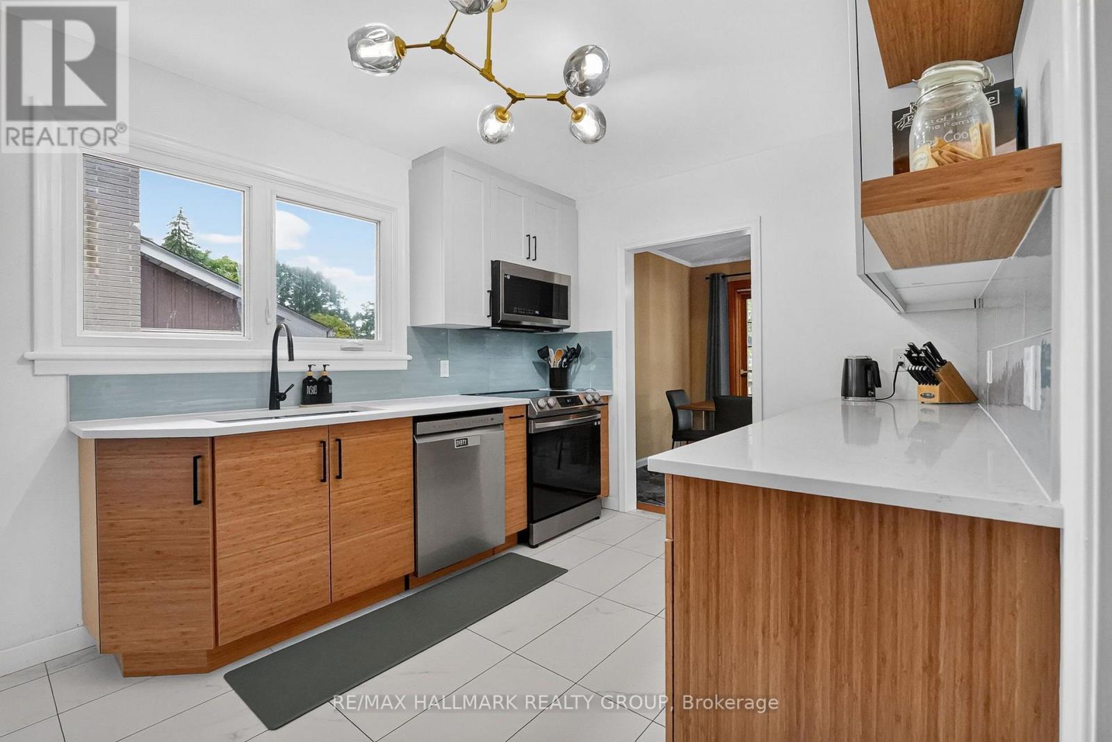 987 Neville Street Property Photo 7