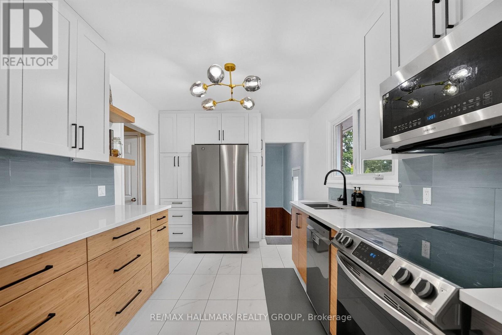 987 Neville Street Property Photo 8