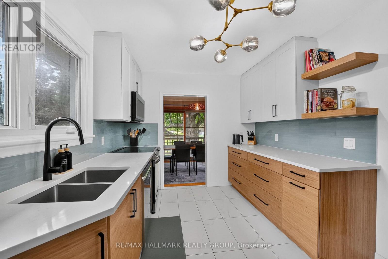 987 Neville Street Property Photo 10