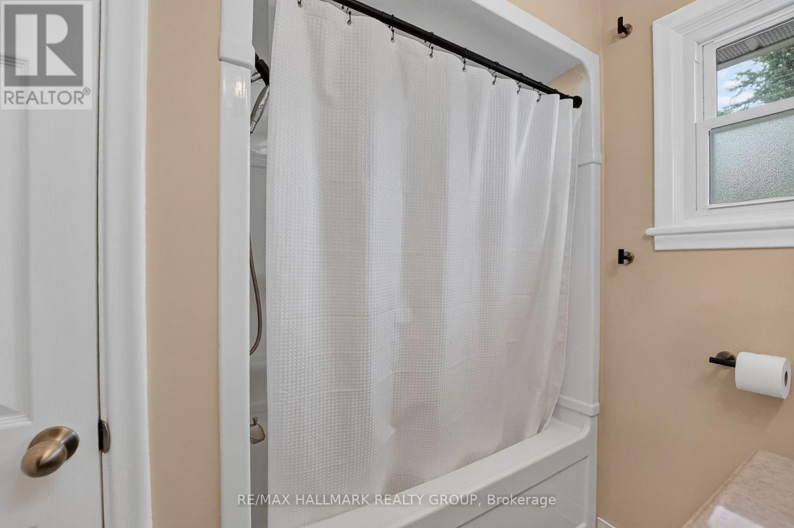 987 Neville Street Property Photo 22