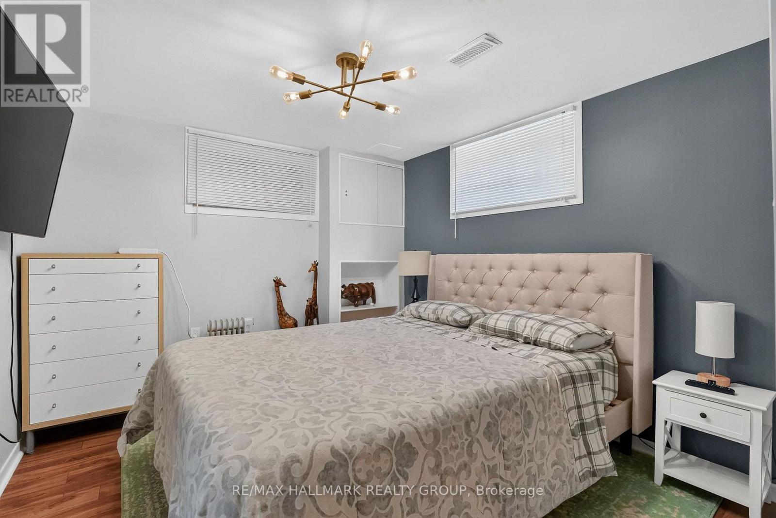 987 Neville Street Property Photo 31