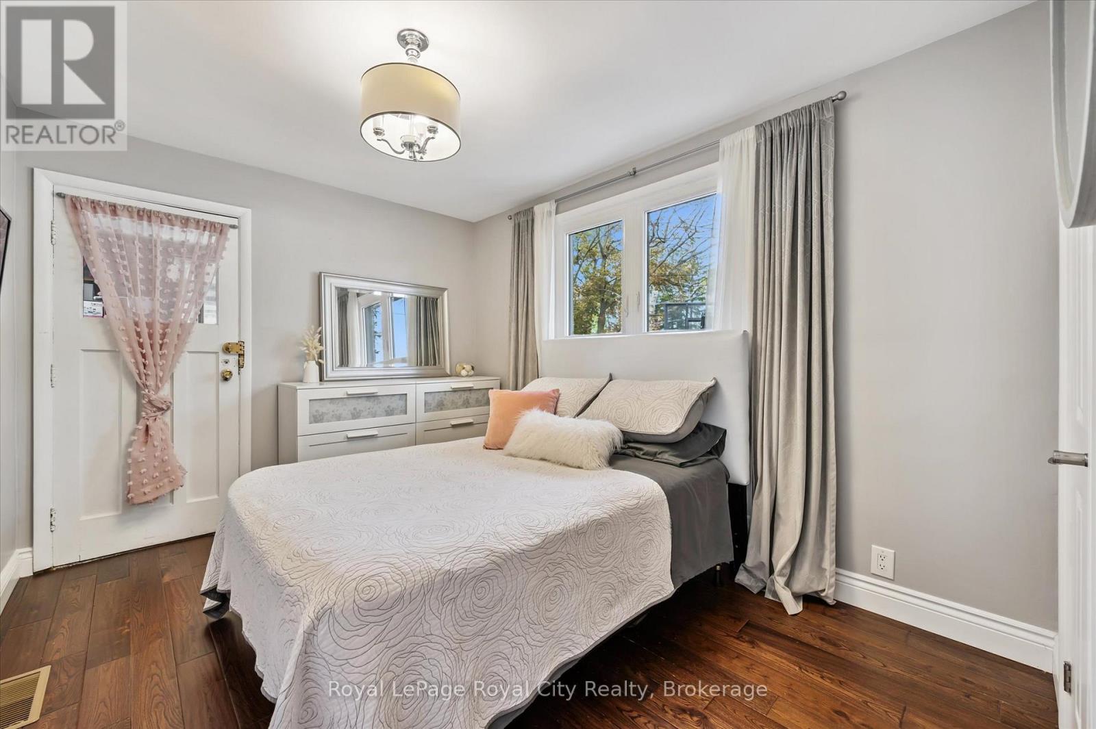 20 Highview Place Property Photo 11