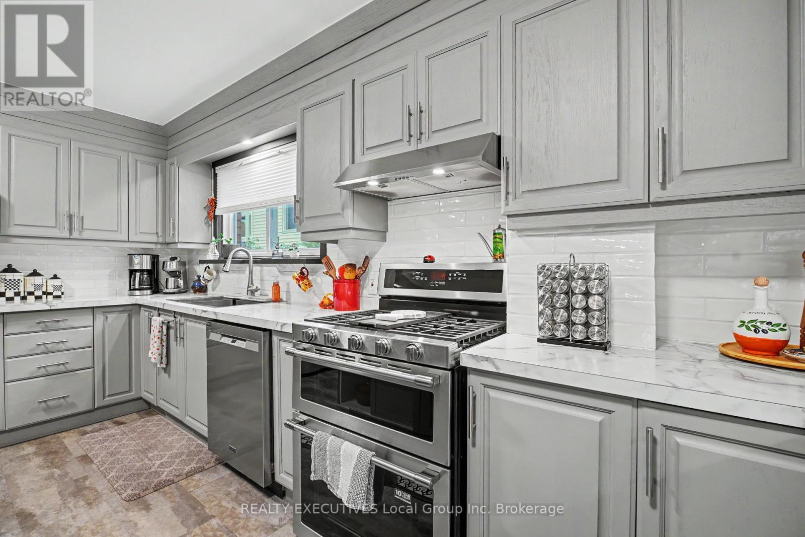 856 Jane Street Property Photo 2