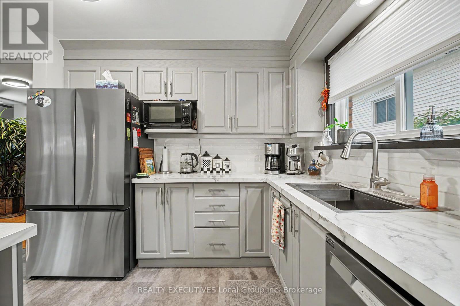 856 Jane Street Property Photo 12