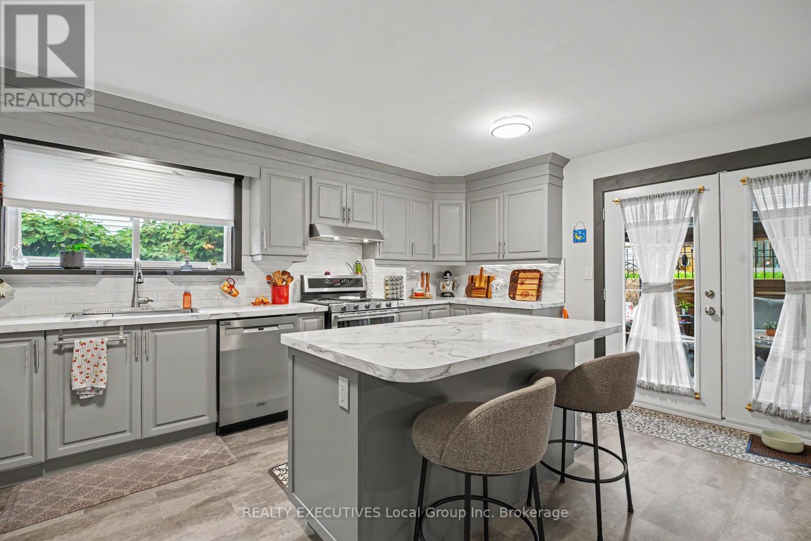 856 Jane Street Property Photo 16