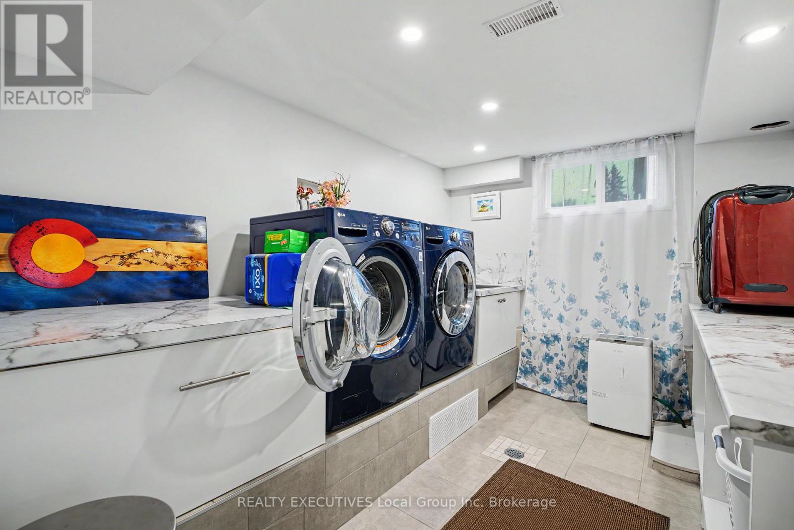 856 Jane Street Property Photo 34