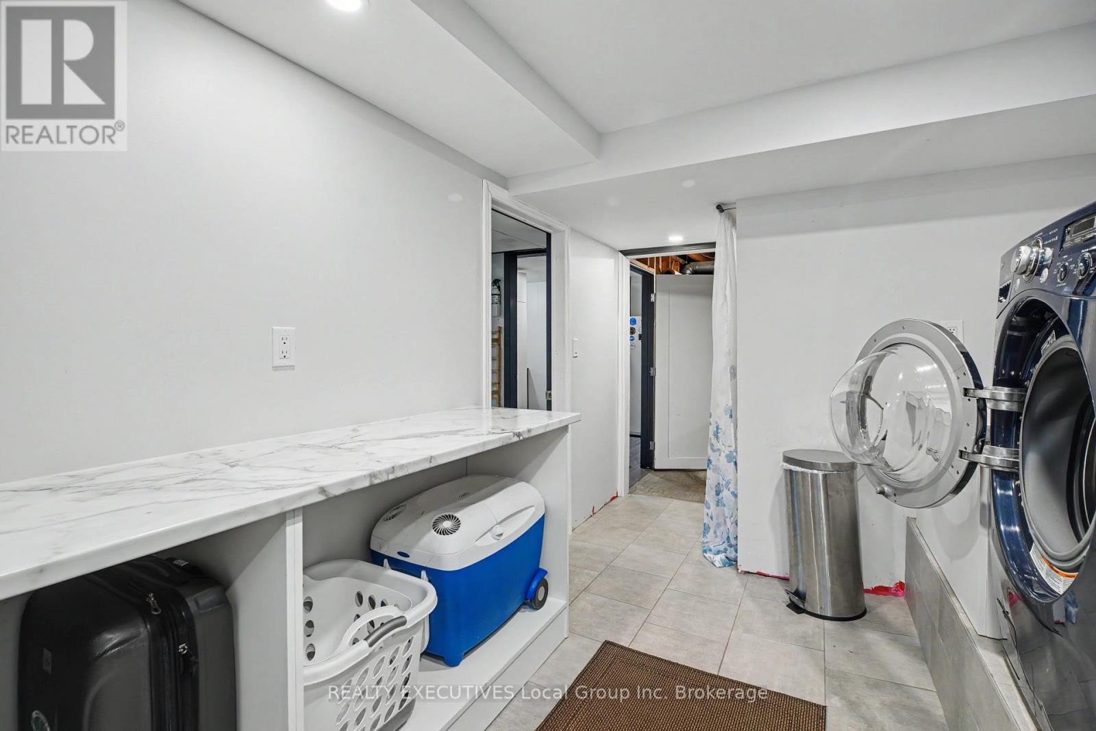 856 Jane Street Property Photo 36