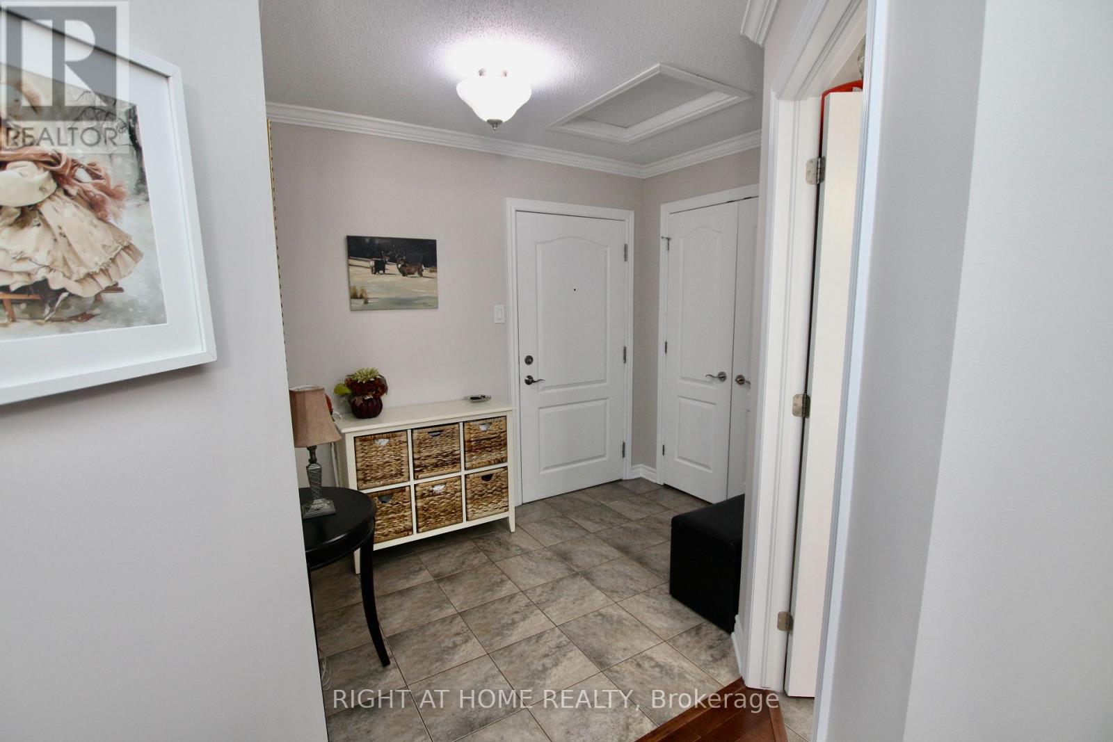 301 - 2 Warner Street Property Photo 3