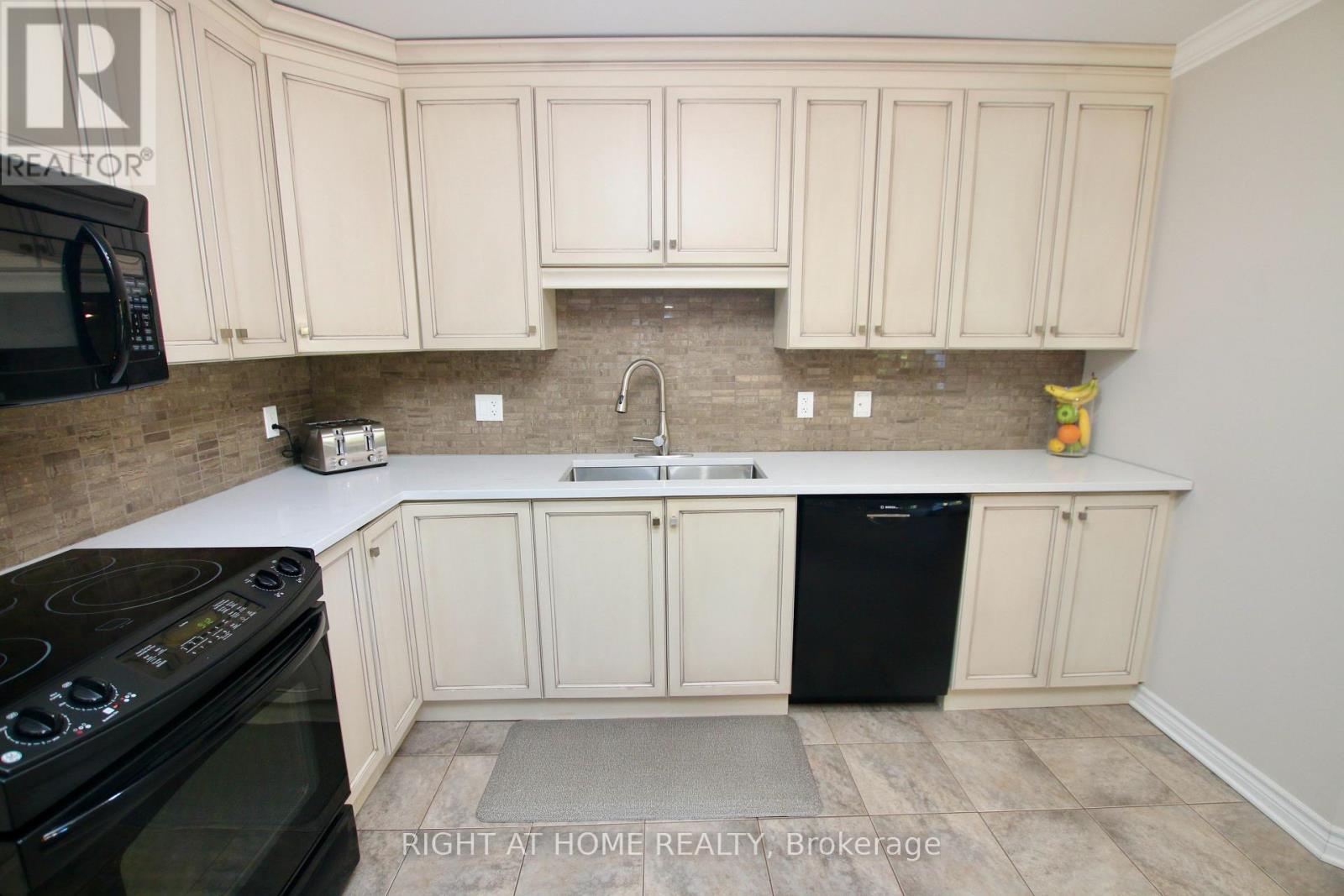 301 - 2 Warner Street Property Photo 7