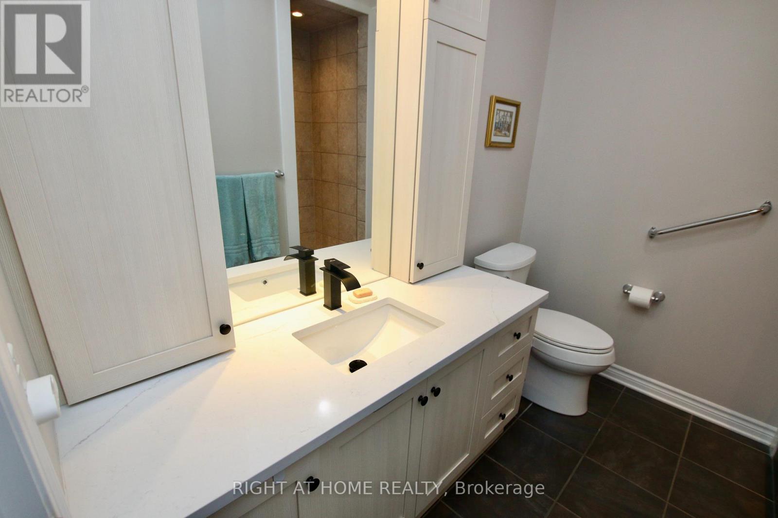 301 - 2 Warner Street Property Photo 29