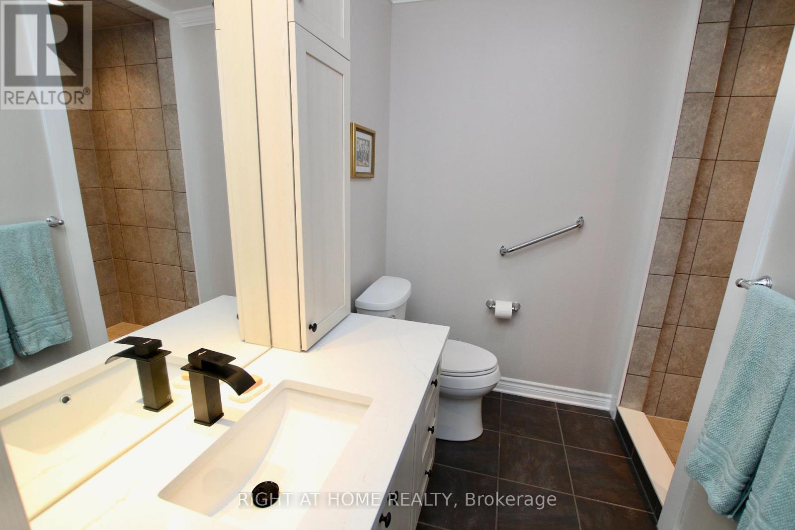 301 - 2 Warner Street Property Photo 30