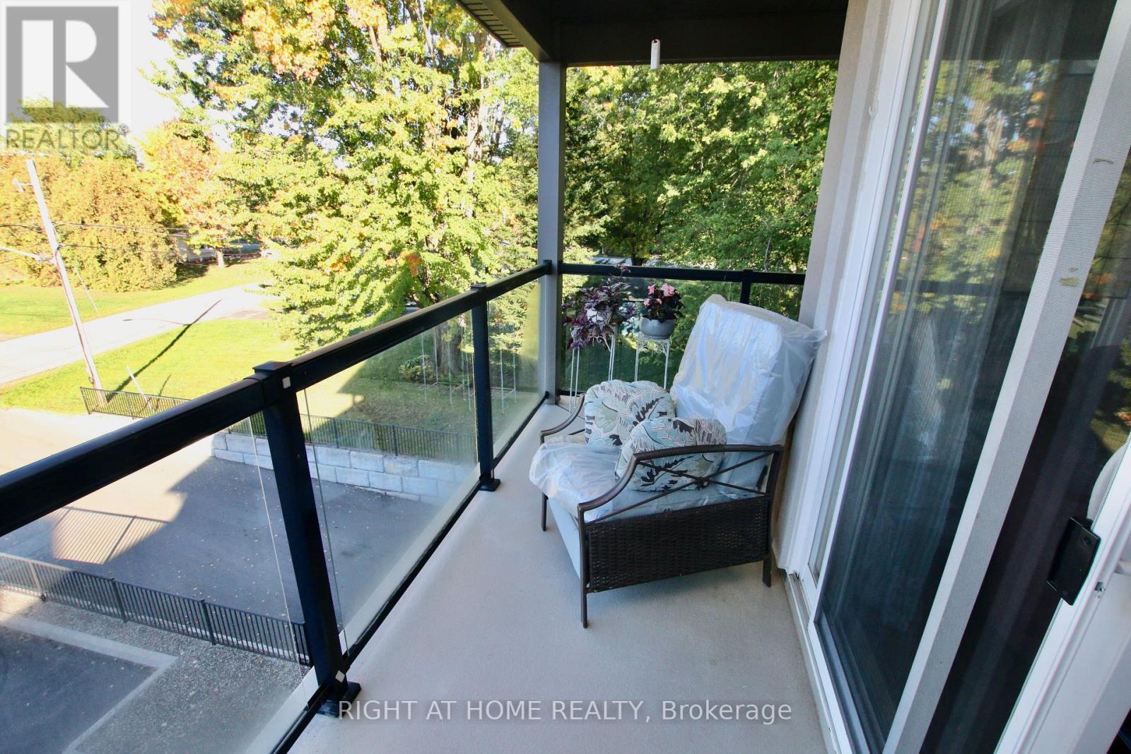 301 - 2 Warner Street Property Photo 34