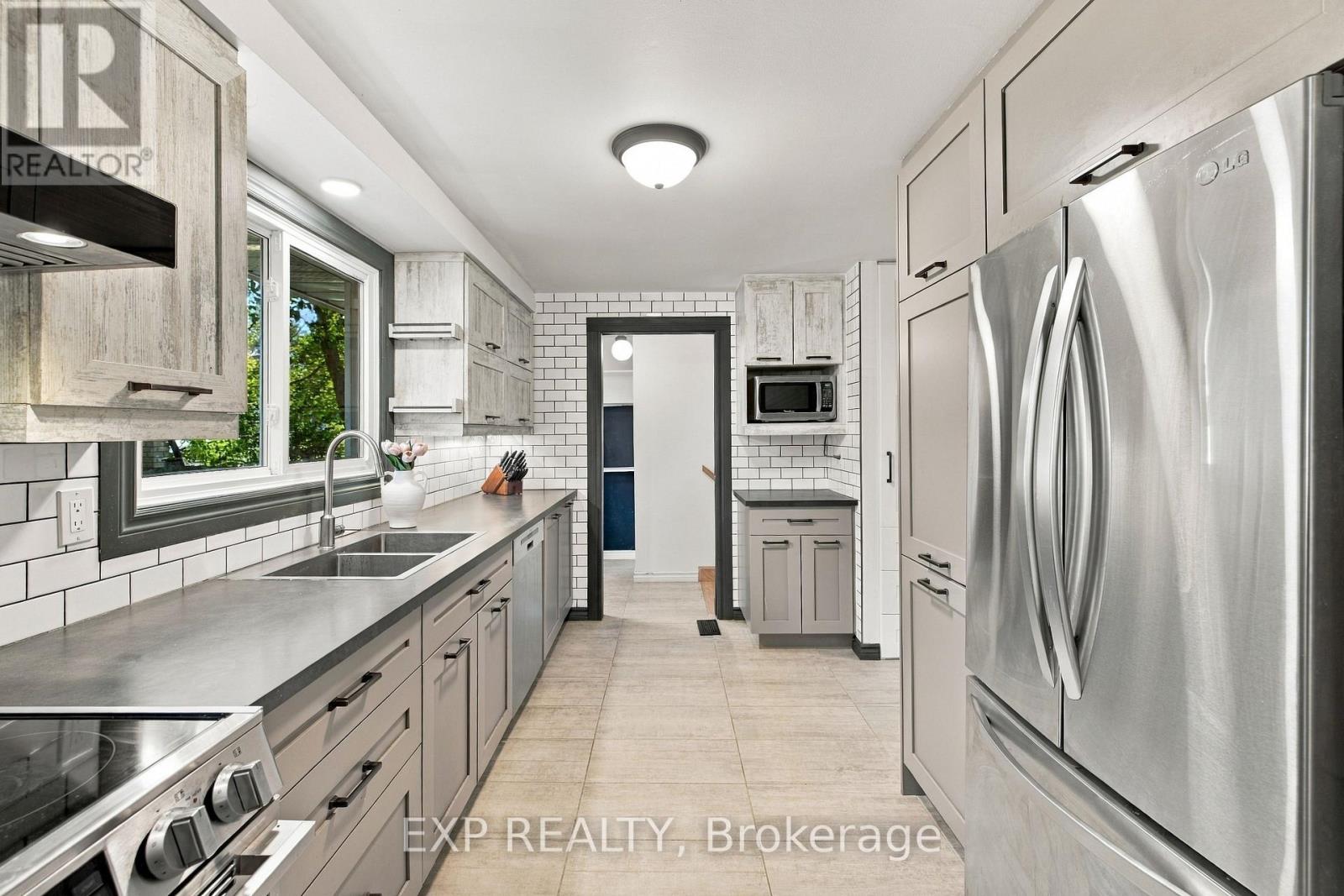 178 Laurentian Drive Property Photo 12