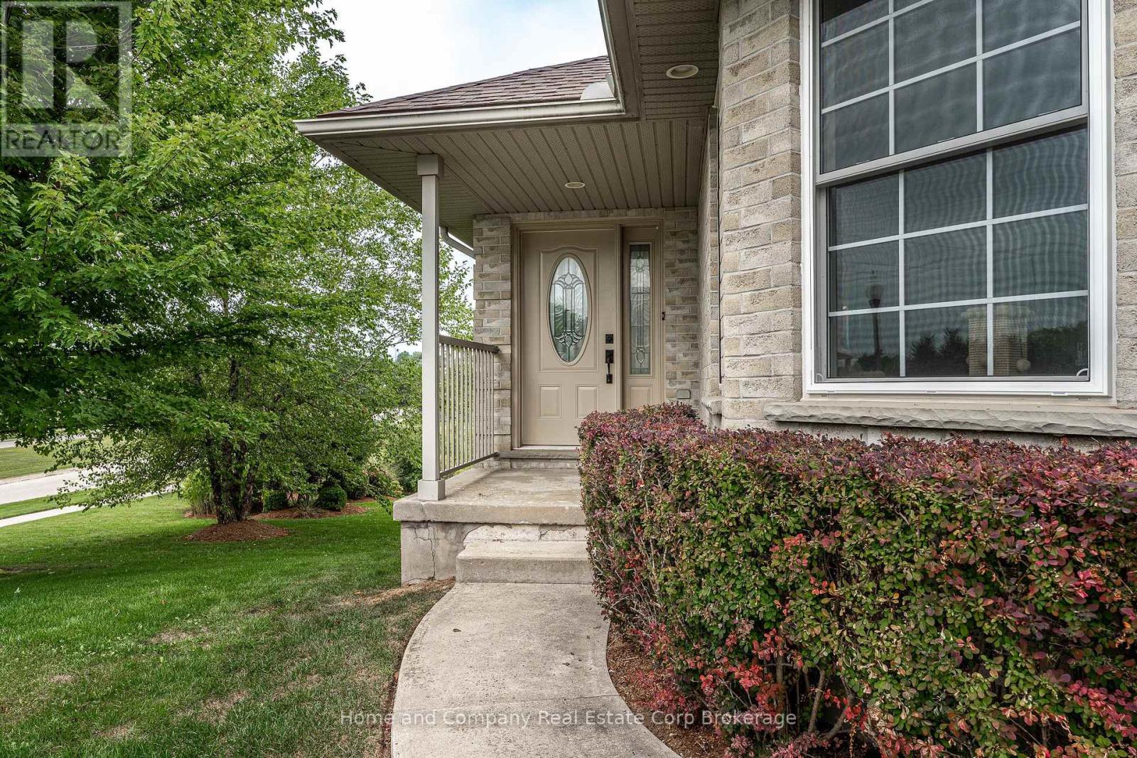 5 Ridgewood Crescent Property Photo 5