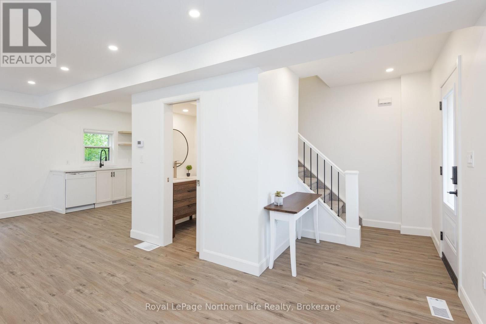 253 Second Avenue W Property Photo 12