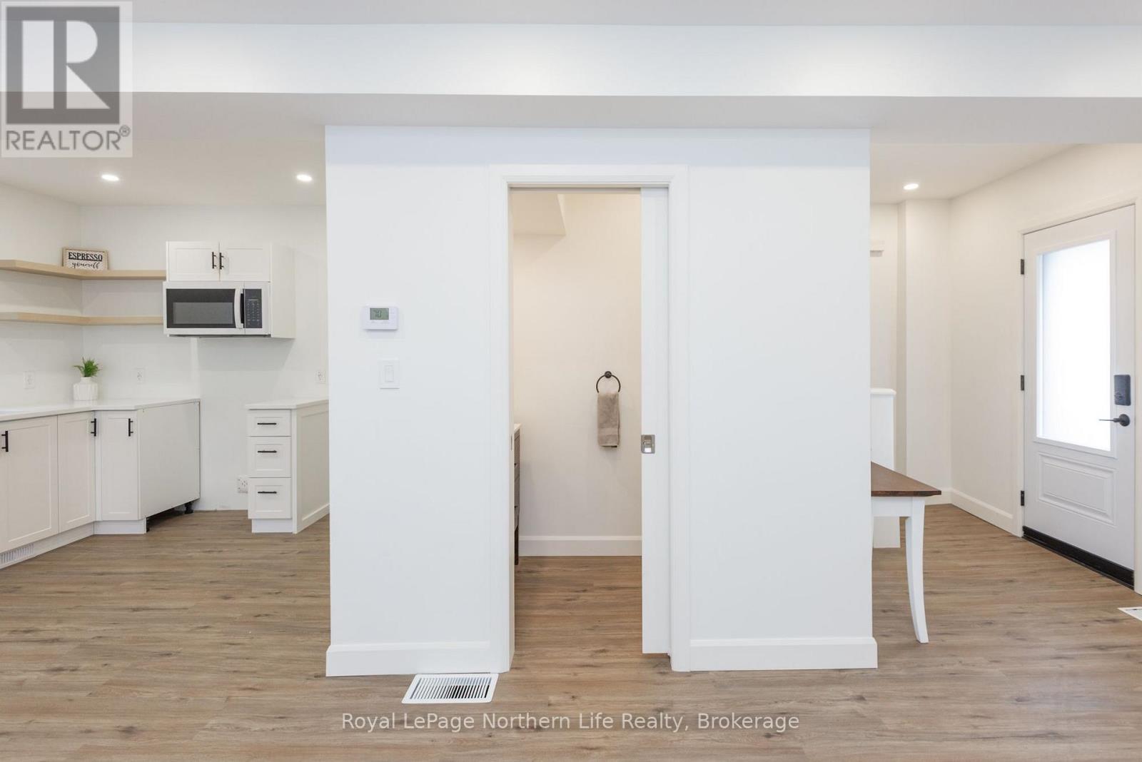 253 Second Avenue W Property Photo 14