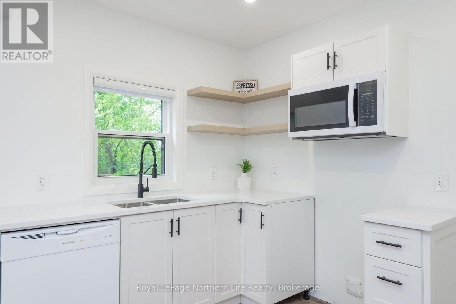 253 Second Avenue W Property Photo 20