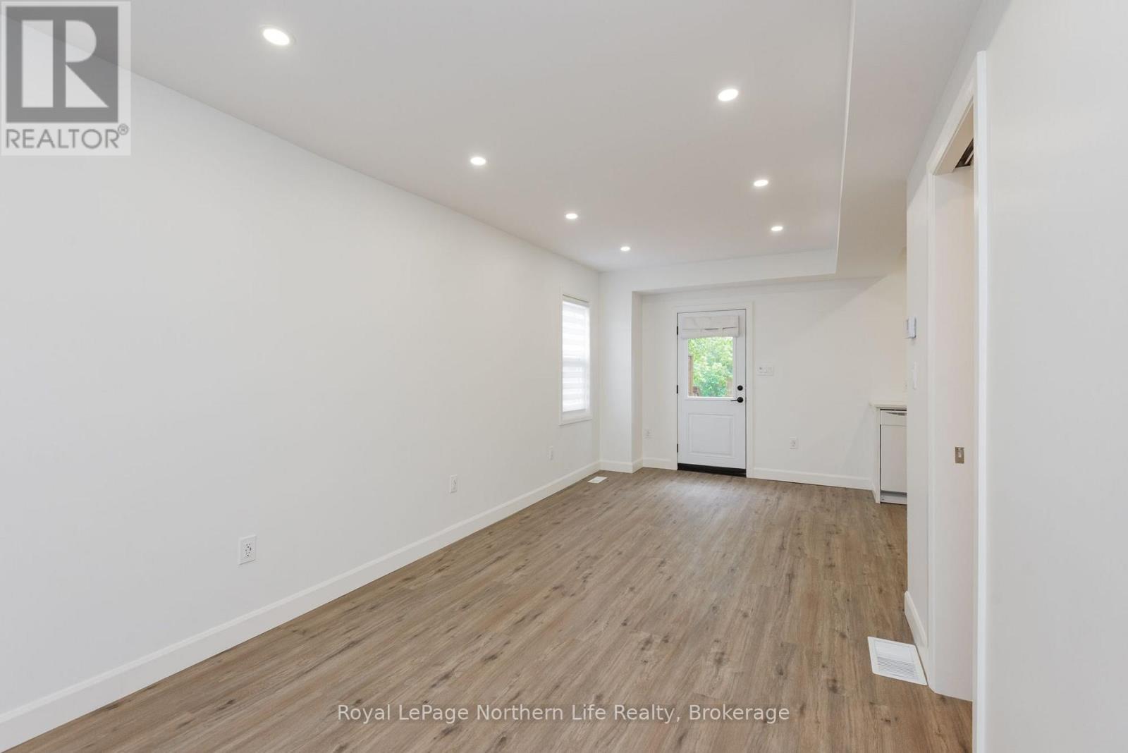 253 Second Avenue W Property Photo 22