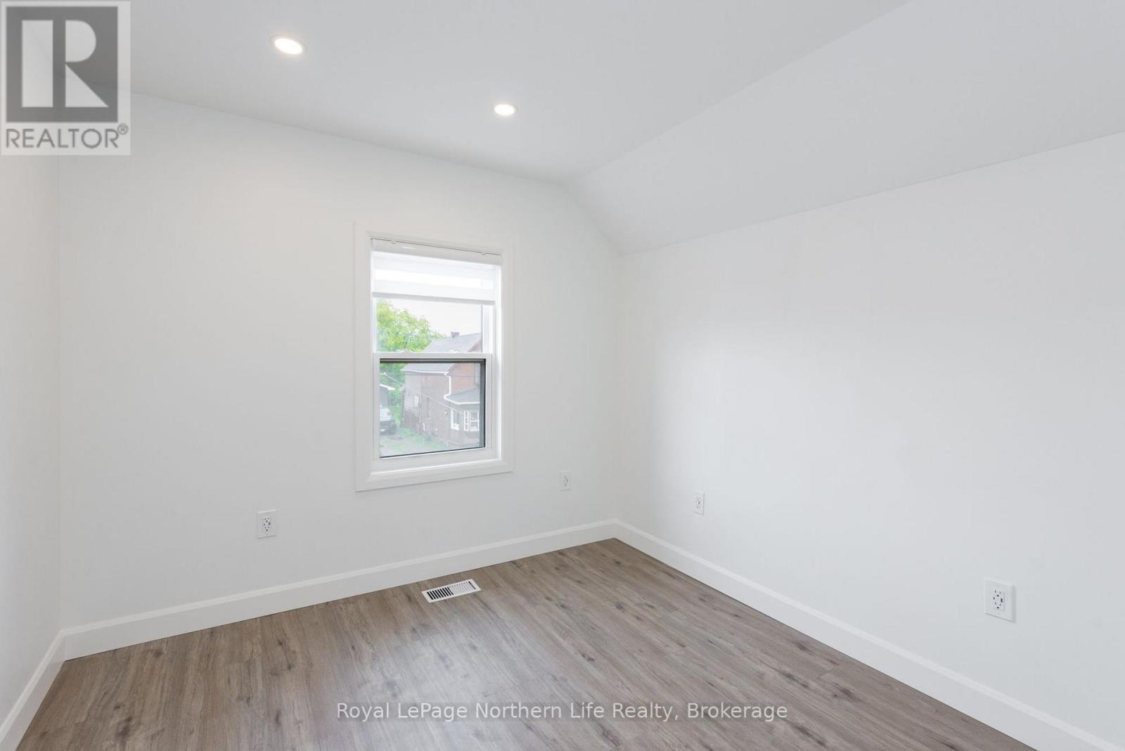 253 Second Avenue W Property Photo 23
