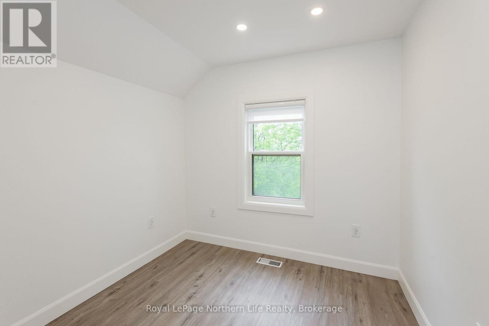 253 Second Avenue W Property Photo 26