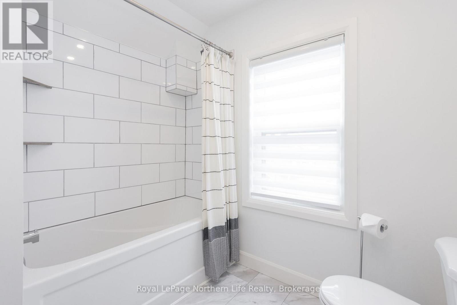 253 Second Avenue W Property Photo 28