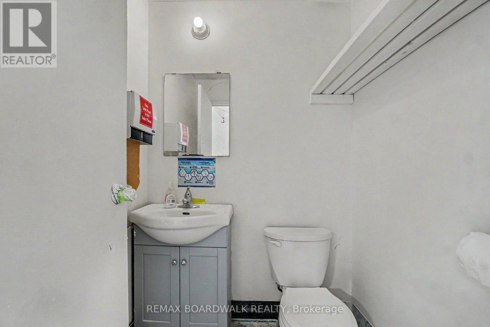 1b - 375 Des Epinettes Avenue Property Photo 8